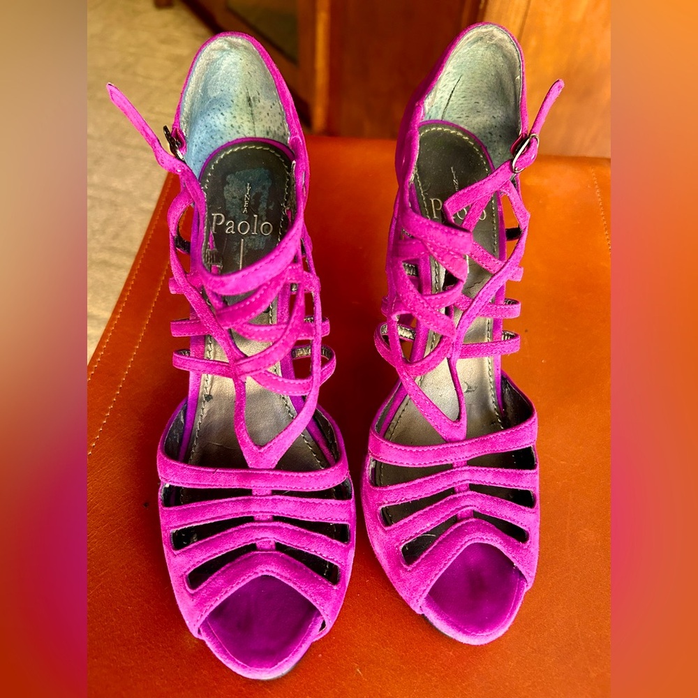 Paolo Jacadia Fuschia Magenta Suede caged strappy platform heels, sz 8.5